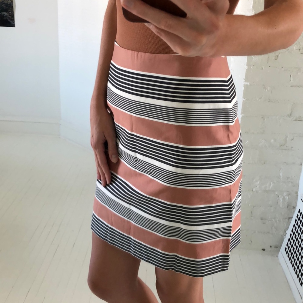 Ann Taylor LOFT Mini Skirt EUC
